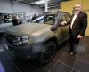 pascal-bernard-le-directeur-general-de-poclain-etupes-et-le-dacia-duster-quatre-roues-motrices-modifie-pour-l-armee-presente-tout-recemment-a-montbeliard-photo-lionel-vadam.jpg