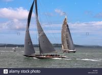yachts-classe-j-velsheda-jk7-et-rainbow-h2-la-manoeuvre-avant-le-debut-d-une-course-solent-h4j56g.jpg